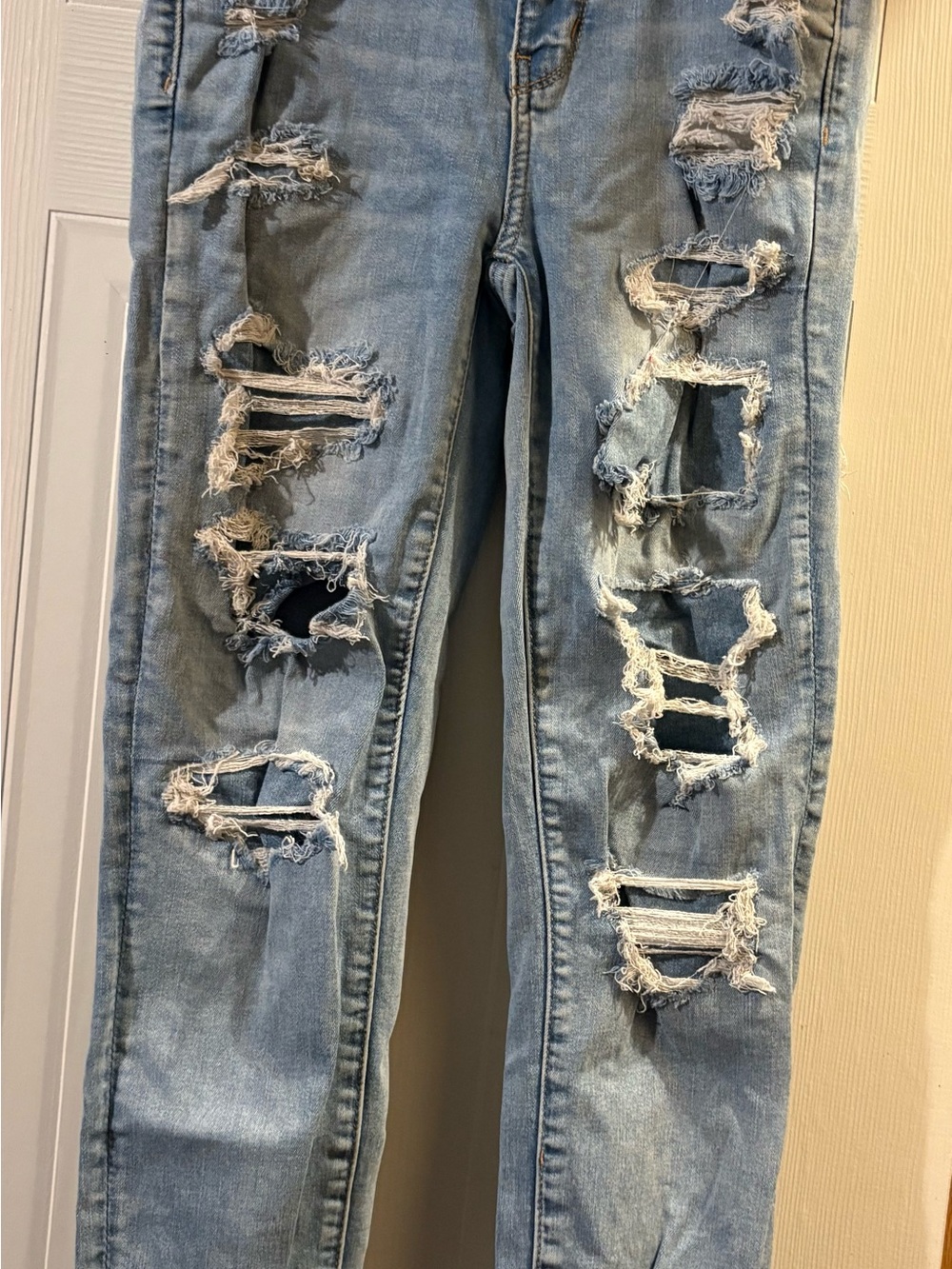 American Eagle Outfitters Light Blue Distressed Jeggings